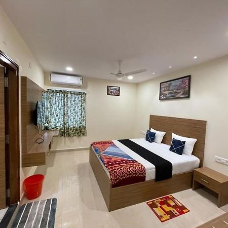 Srilakshmitulasiresidency Hotel Tirupati Bagian luar foto