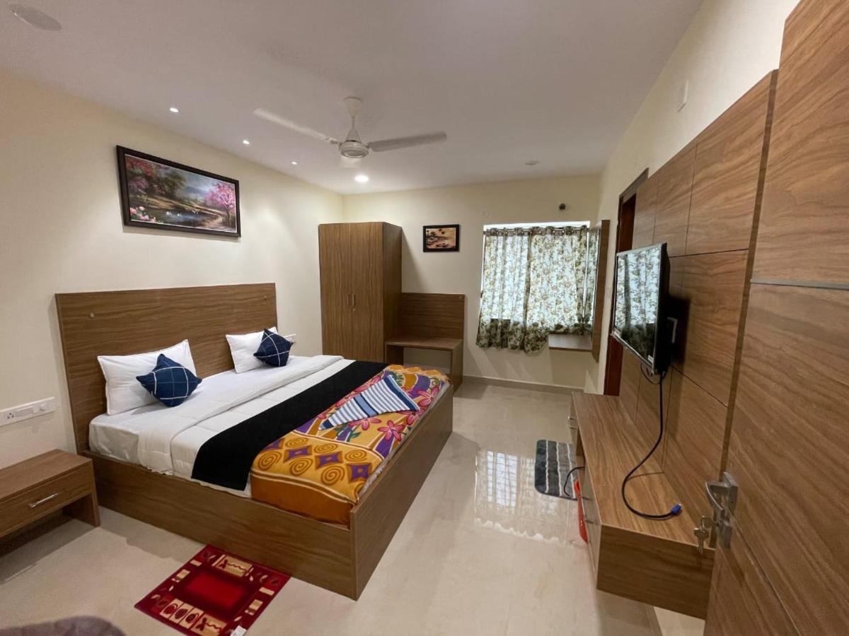 Srilakshmitulasiresidency Hotel Tirupati Bagian luar foto