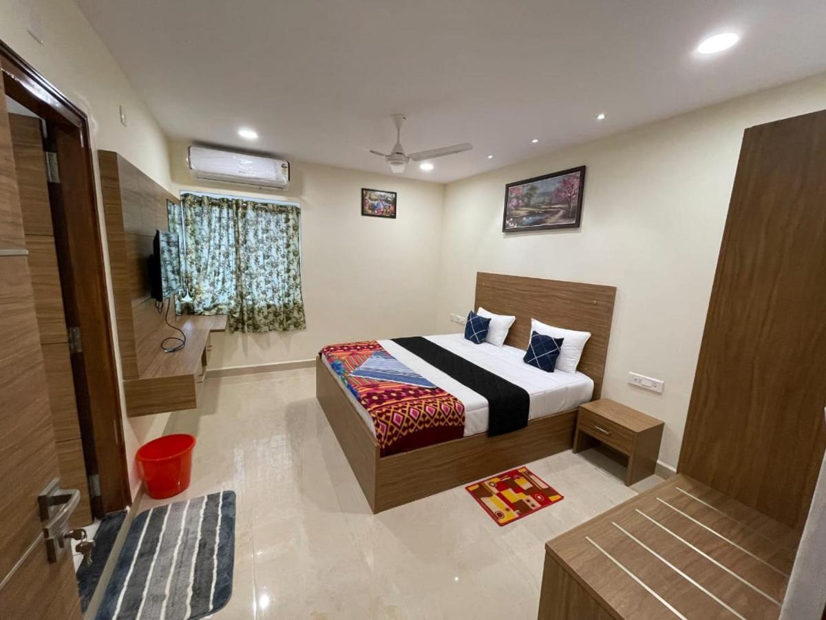 Srilakshmitulasiresidency Hotel Tirupati Bagian luar foto